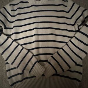 Brandy Melville Navy and White Knit Sweater